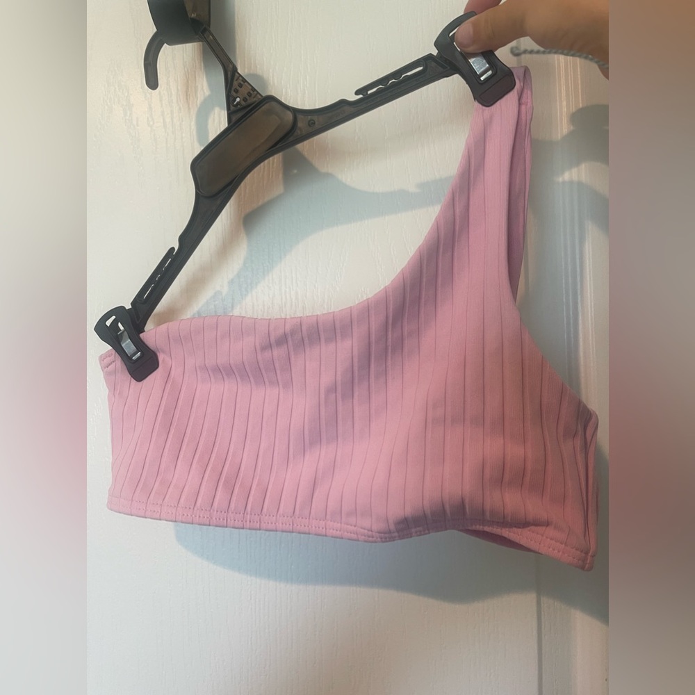 Surf Style Women’s Size Medium Fits Like Small Pink Bikini Swimsuit Top.